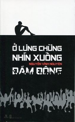 Ở lưng chừng nhìn xuống Đám Đông